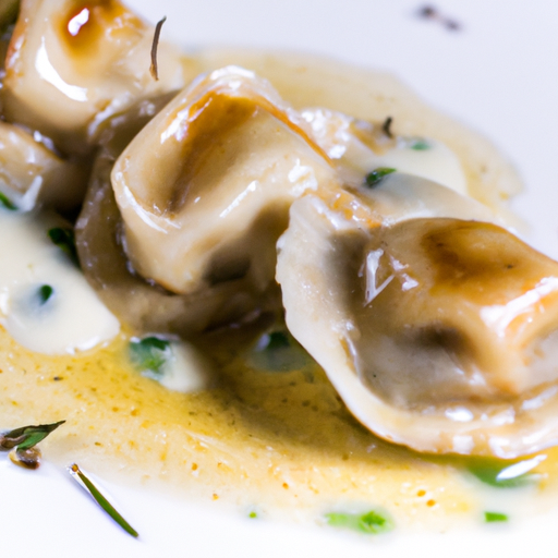 Raviolis croustillants aux champignons sauvages et sauce crémeuse à la truffe